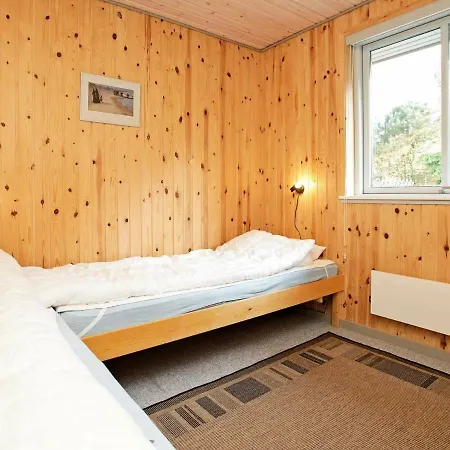 Casa de Férias Three-bedroom Holiday In By 1