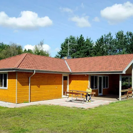 Casa de Férias Three-bedroom Holiday In By 1 *