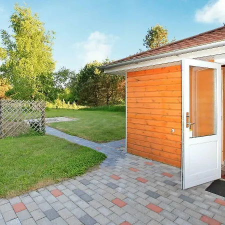 Three-bedroom Holiday In By 1 * Ans