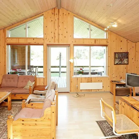 Three-bedroom Holiday In By 1