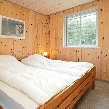 Three-bedroom Holiday In By 1